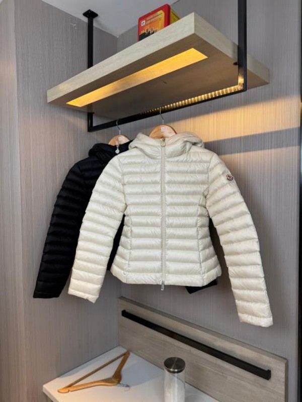 Moncler1019 몽클레어 패딩 여성 아이보리/블랙 