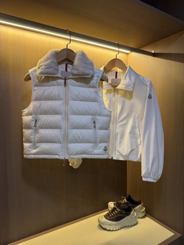 Moncler1013 몽클레어 3합1 퍼칼라 거위털 패딩 여성 화이트 