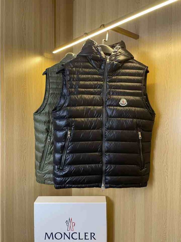 Moncler1014 몽클레어 조끼  블랙/그린 