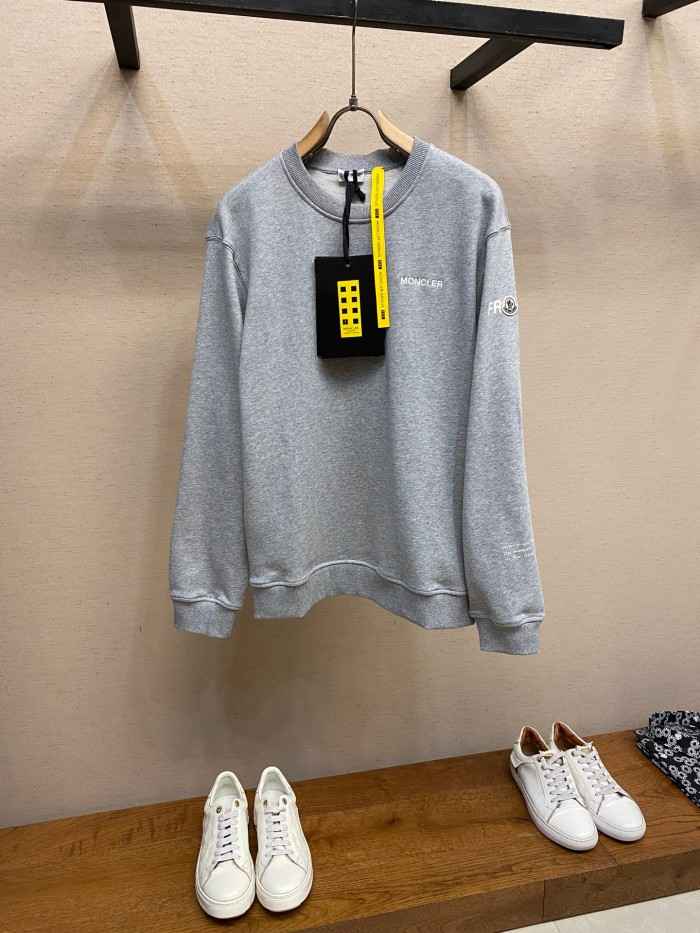 MONCLER2001 몽클레어 라운드넥 맨투맨  글레이 