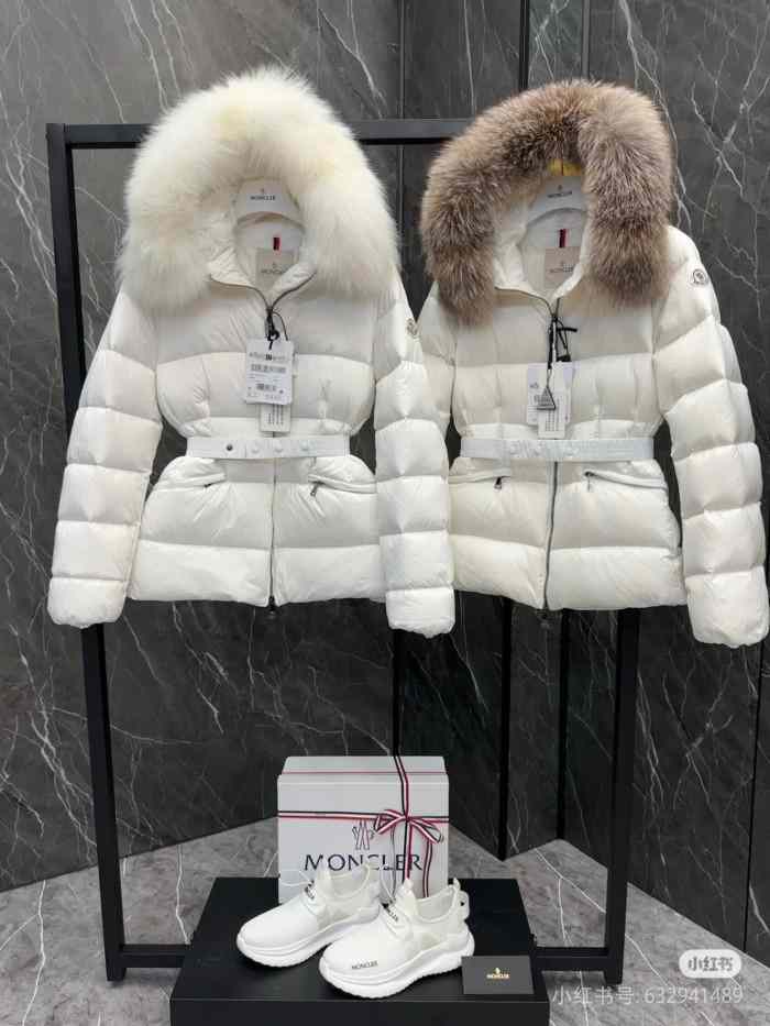 Moncler1037 몽클레어 숏 퍼 칼라 패딩 여성 화이트/블랙 