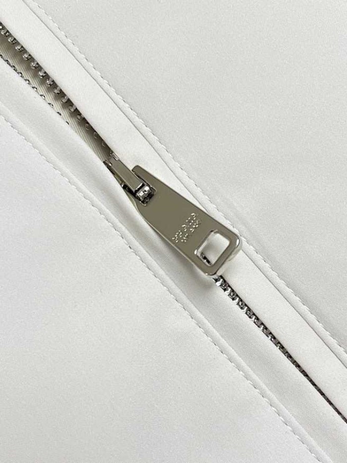 1787667084142822.jpg